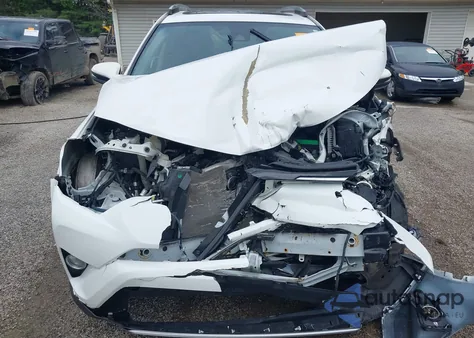 2017 Toyota Rav4 Xle z USA, uszkodzony, nr VIN JTMWFREV9HJ126106